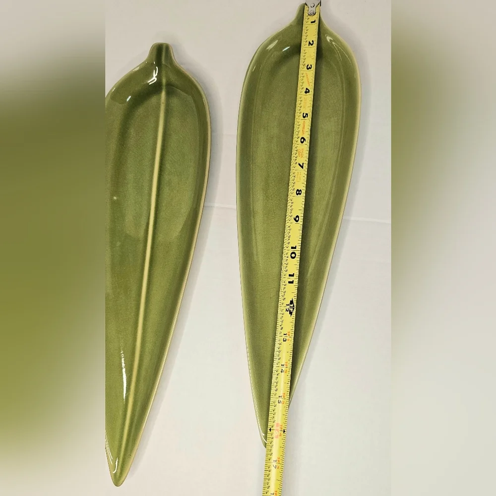 [PIER 1] (2) Vintage Olive/Charcuterie Serving Dishes 🍃🌶 Leaf/Chili Shape